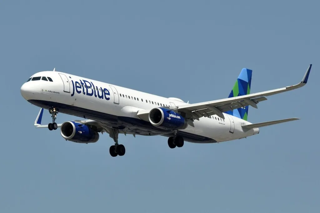 卡尔·伊坎在捷蓝航空的激进投资受挫：董事会成员辞职，持股缩减
